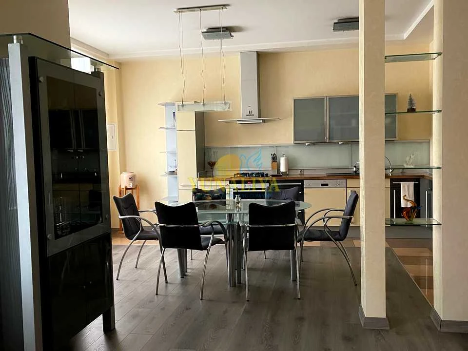 Apartment. Kyiv, Zhylanska st.