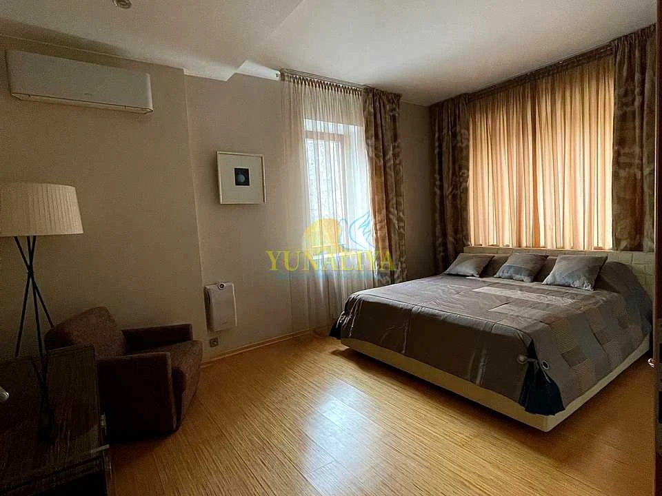 Apartment. Kyiv, Zhylanska st.