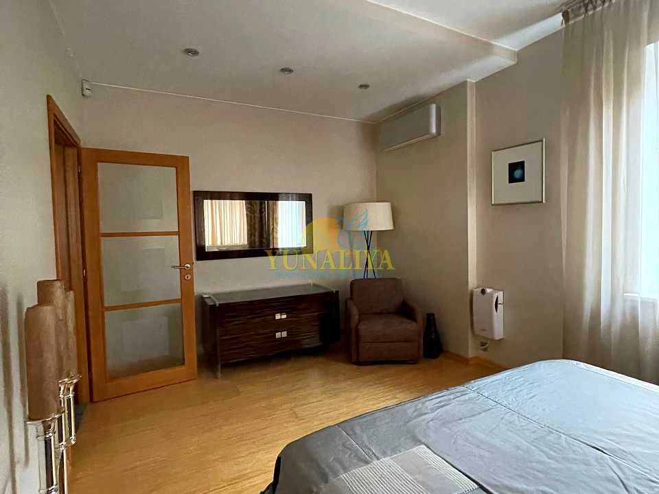 Apartment. Kyiv, Zhylanska st.