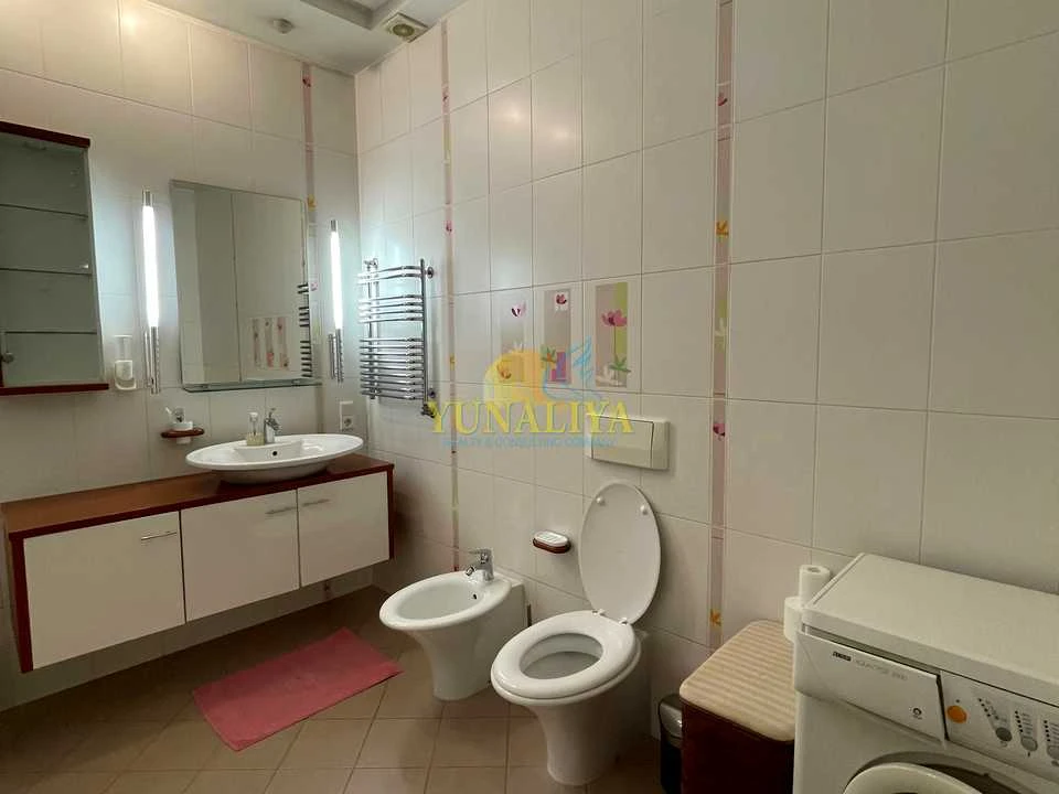 Apartment. Kyiv, Zhylanska st.