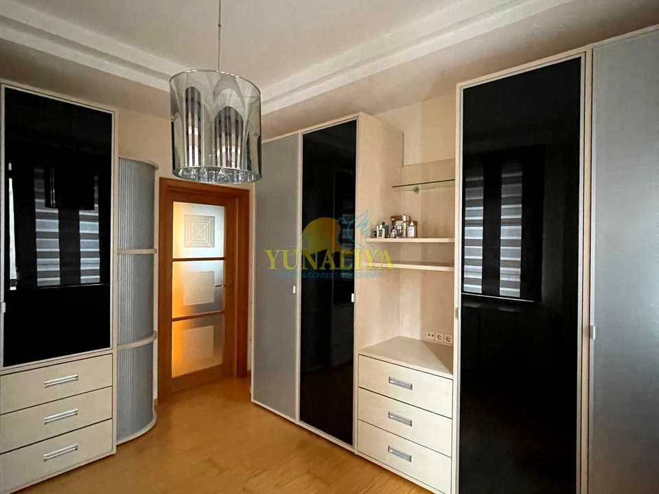 Apartment. Kyiv, Zhylanska st.