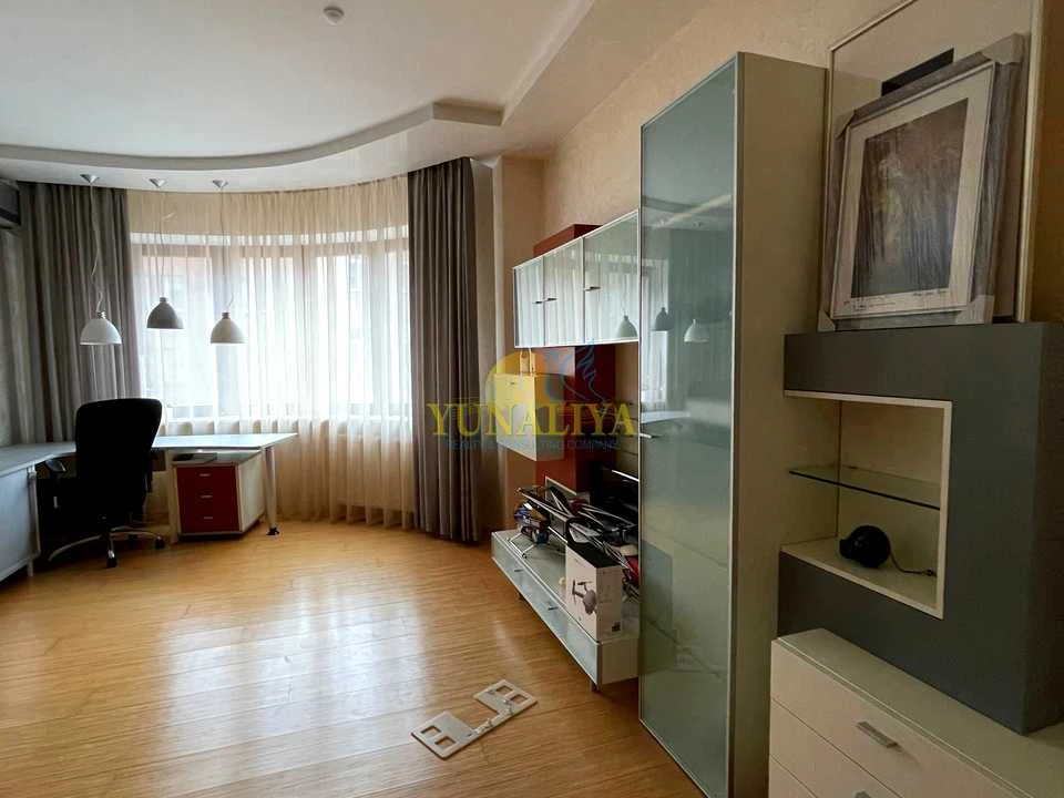 Apartment. Kyiv, Zhylanska st.