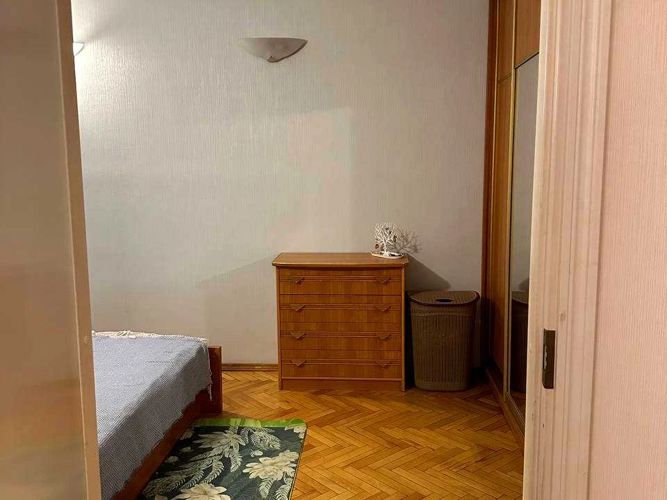 Квартира. Київ, Богдана Хмельницького вул.