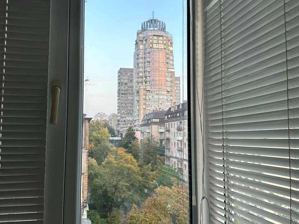 Квартира. Київ, Богдана Хмельницького вул.