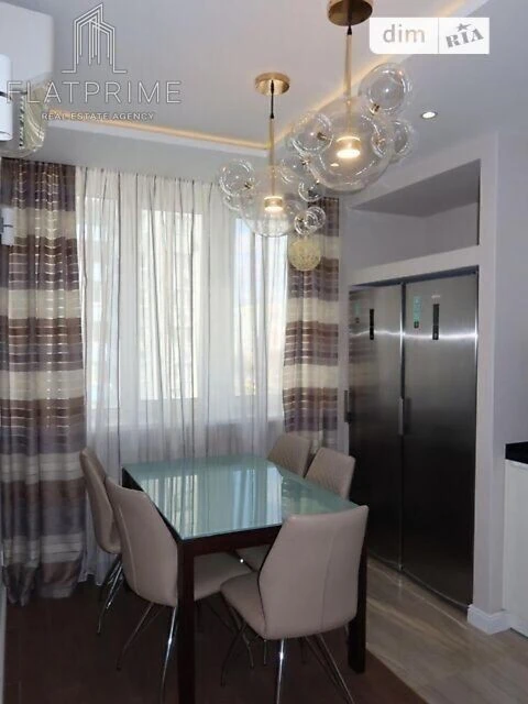 Sale of 3-room apartment 92 sq. m on Obolonskyi Avenue 1 building 1