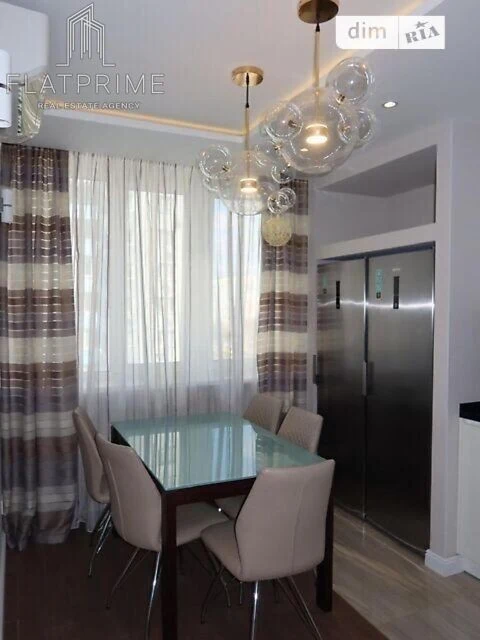 Sale of 3-room apartment 92 sq. m on Obolonskyi Avenue 1 building 1