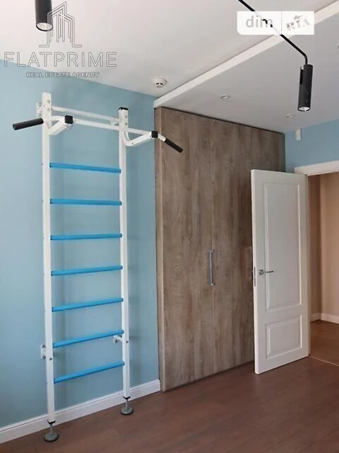 Sale of 3-room apartment 92 sq. m on Obolonskyi Avenue 1 building 1