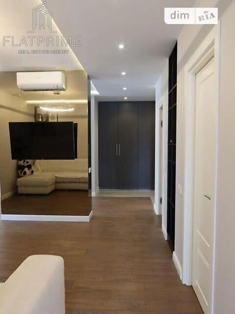Sale of 3-room apartment 92 sq. m on Obolonskyi Avenue 1 building 1