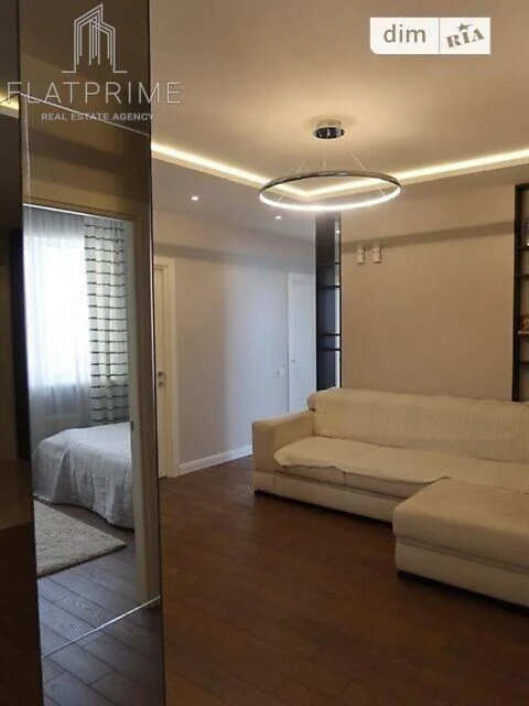 Sale of 3-room apartment 92 sq. m on Obolonskyi Avenue 1 building 1