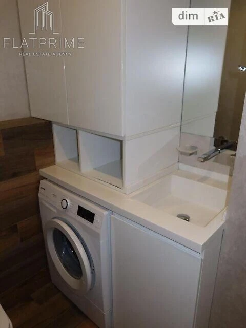 Sale of 3-room apartment 92 sq. m on Obolonskyi Avenue 1 building 1