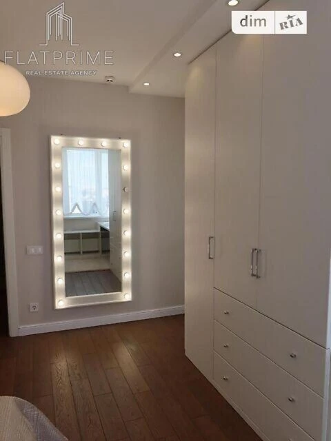 Sale of 3-room apartment 92 sq. m on Obolonskyi Avenue 1 building 1