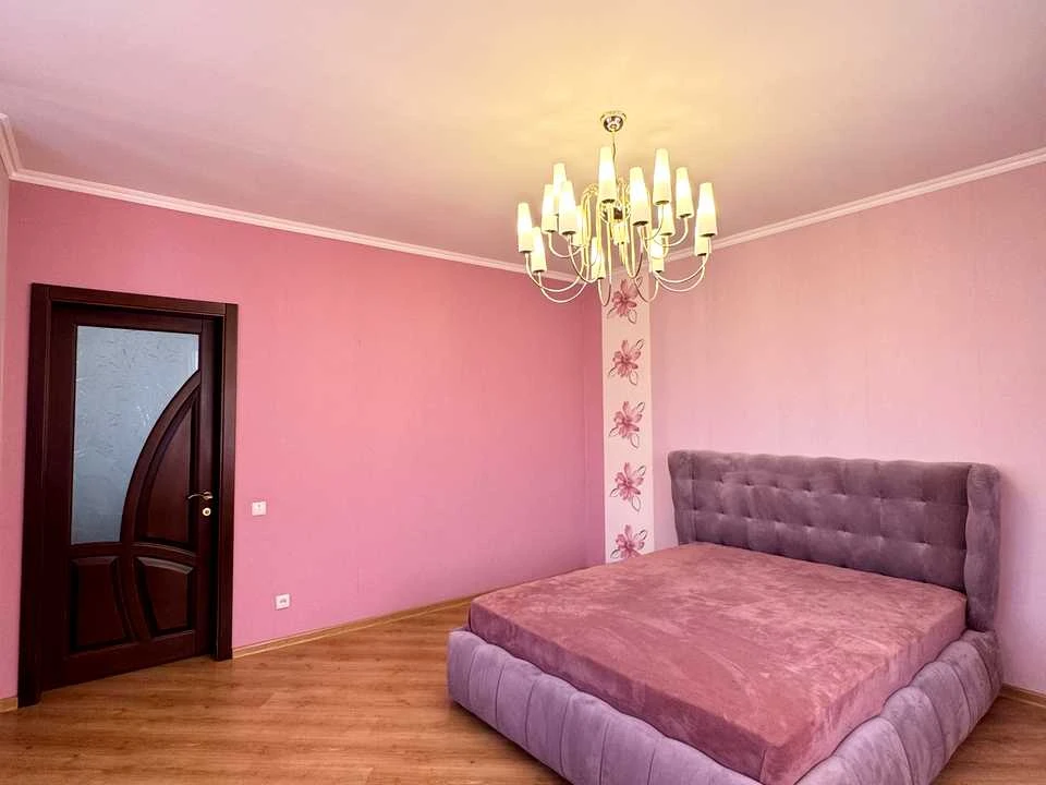 Apartment. Kyiv, Dniprovska Naberezhna st.