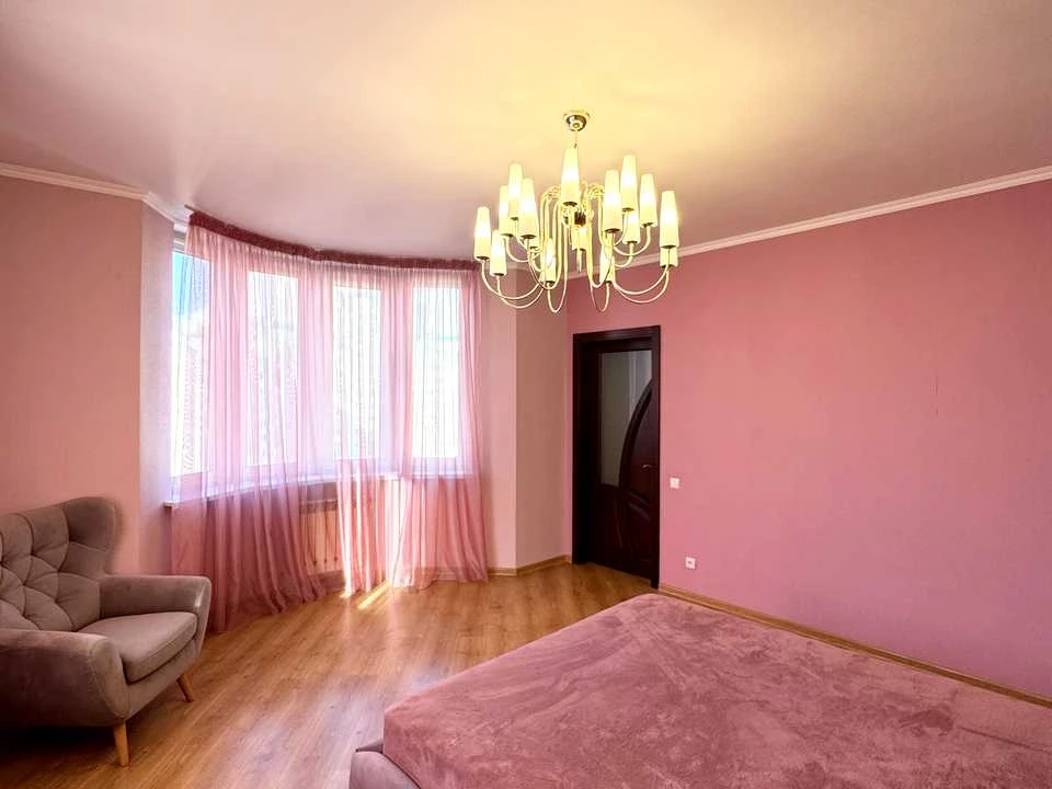 Apartment. Kyiv, Dniprovska Naberezhna st.