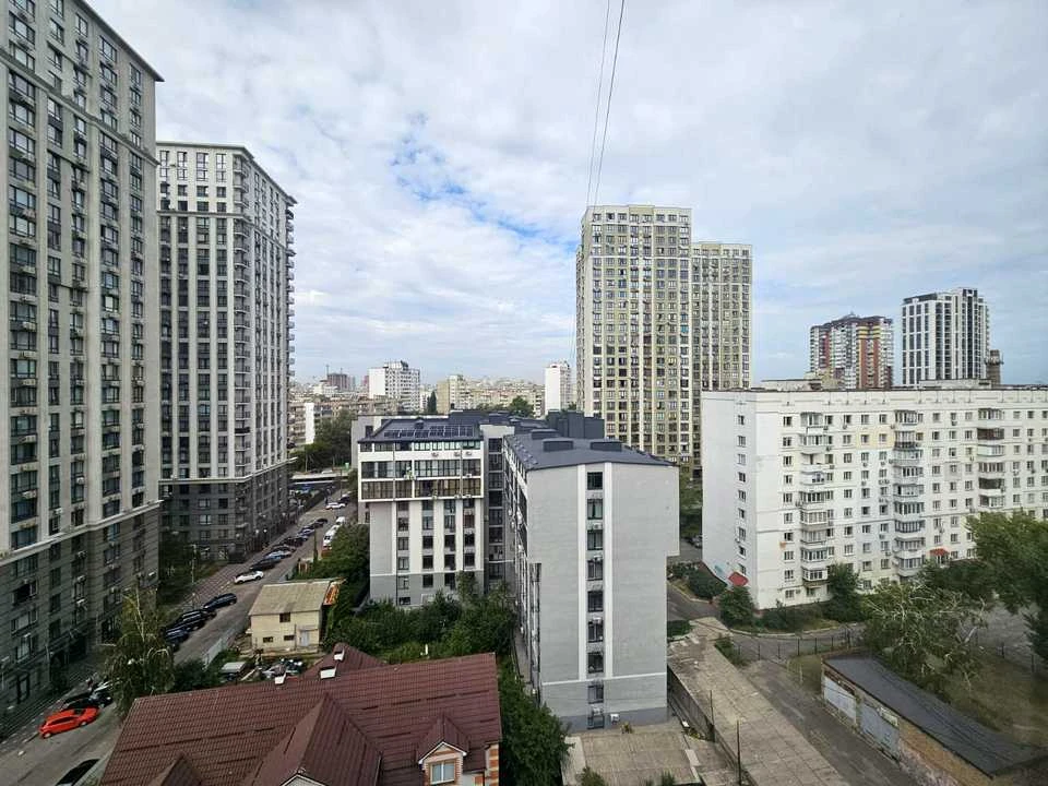 Apartment. Kam'yanska Street, Kyiv