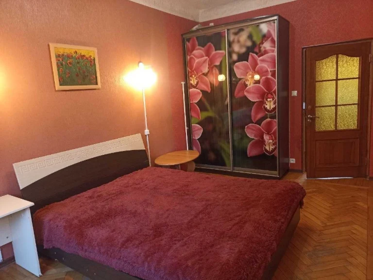 Продається 2-кімнатна квартира в самому центрі Харкова