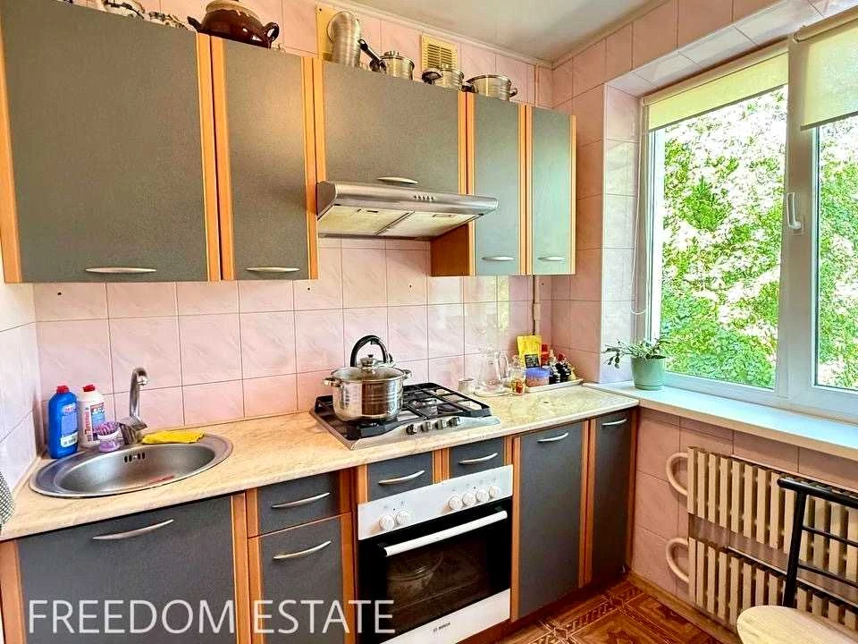 Apartment. Tractor Builders Avenue, Kharkiv