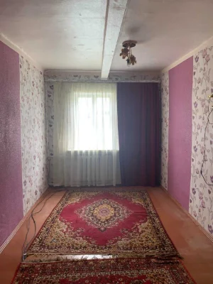 Продам частину будинку по вул. Базарній, земля у власності