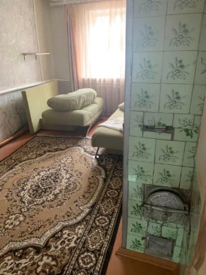 Продам частину будинку по вул. Базарній, земля у власності