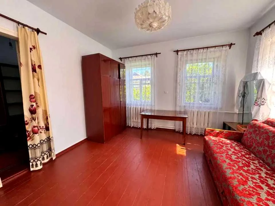 Будинок. Підгородне, Каштанова