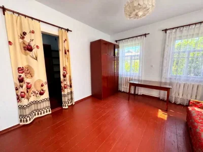 Будинок. Підгородне, Каштанова