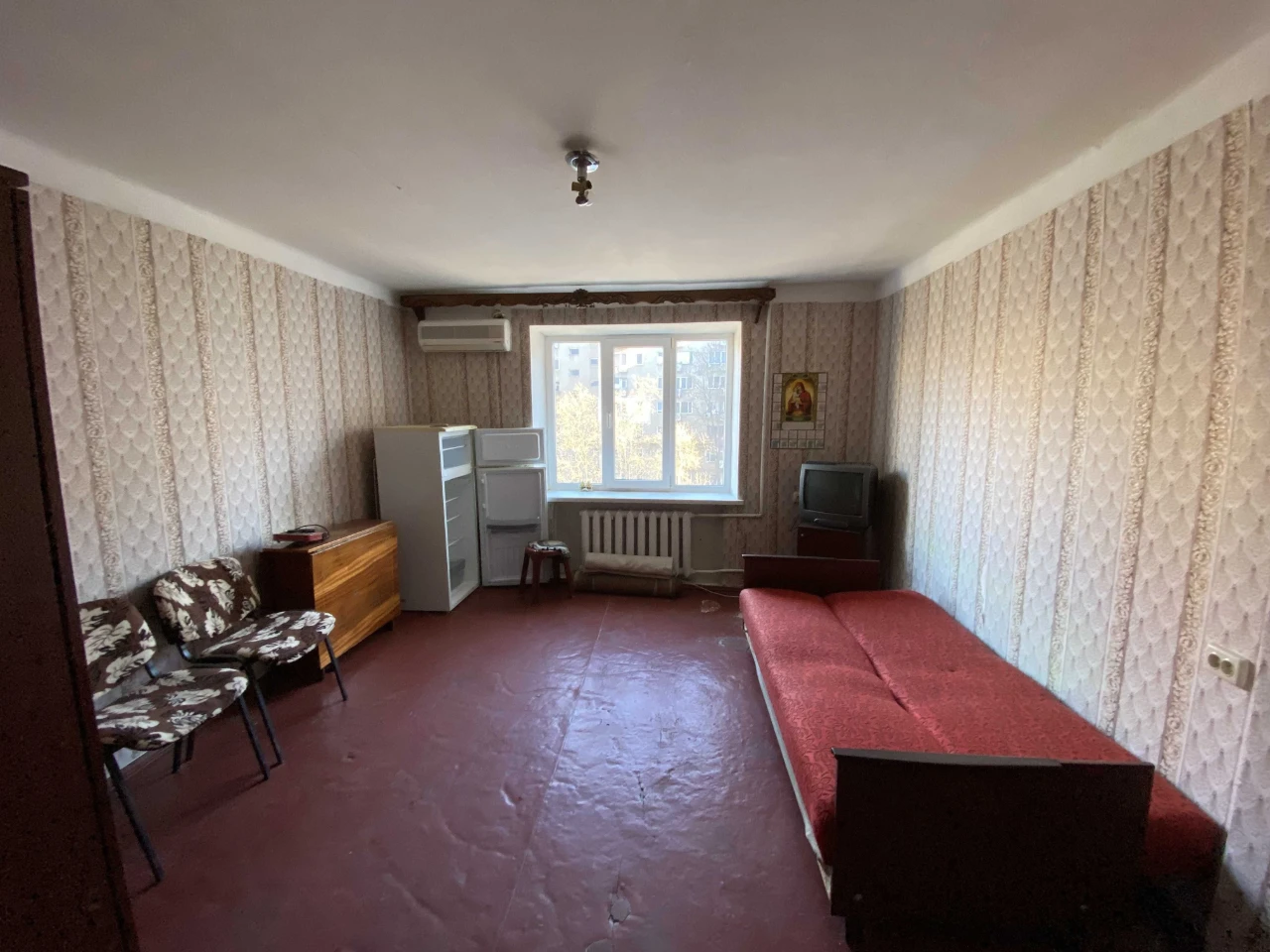 Кімната в цегляному будинку по вул. Жоліо Кюрі (вул. Ойстраха).