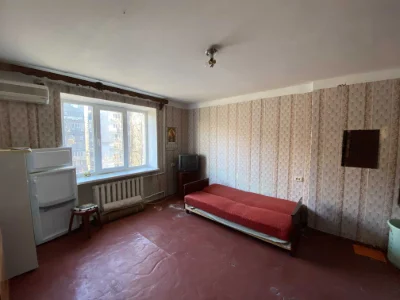 Кімната в цегляному будинку по вул. Жоліо Кюрі (вул. Ойстраха).