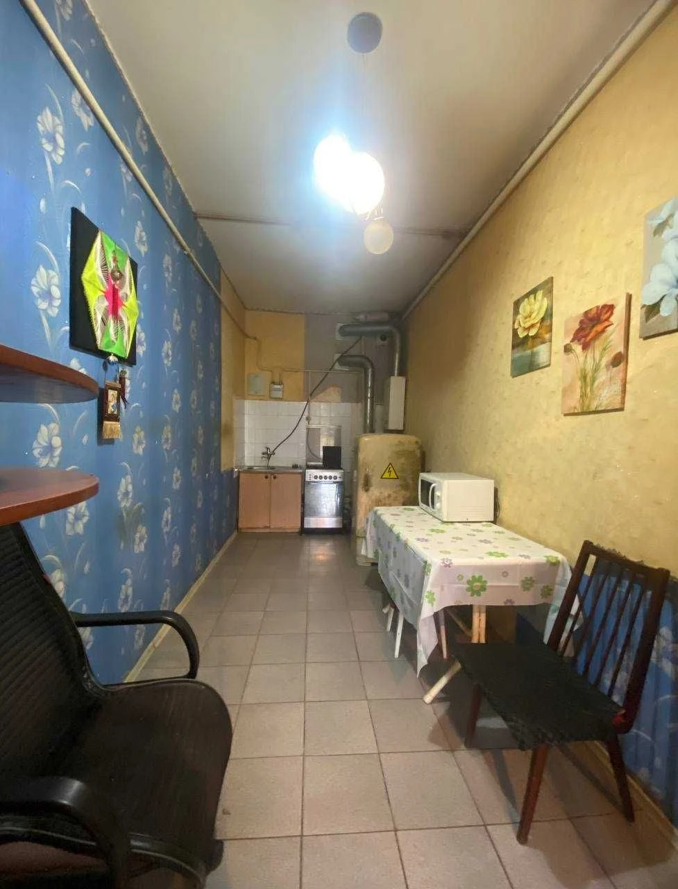 Продам 2-кімнатну квартиру 60 м2 з газовим опаленням, майже