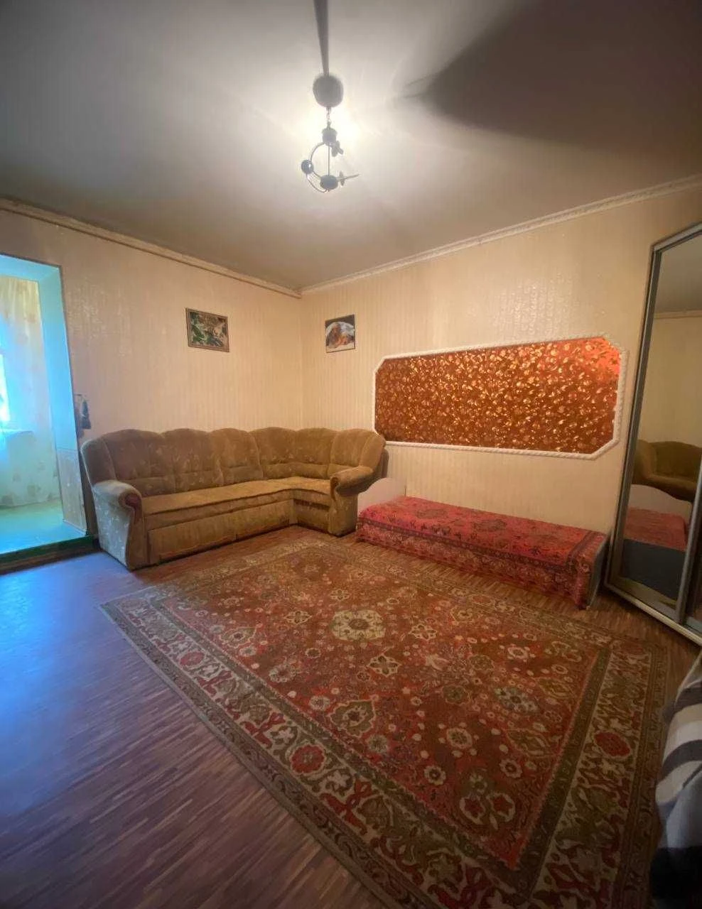 Продам 2-кімнатну квартиру 60 м2 з газовим опаленням, майже