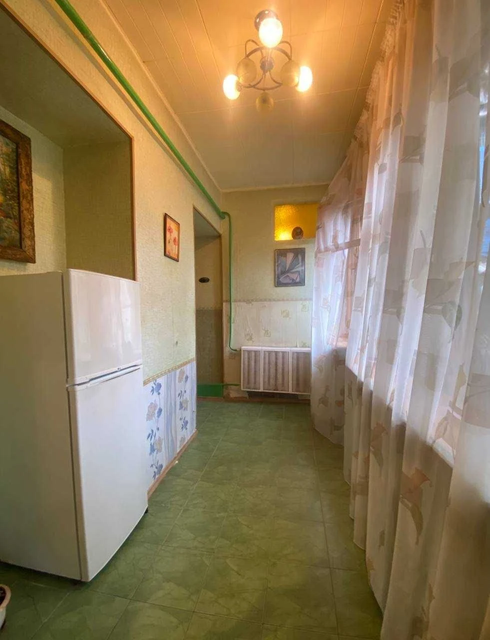 Продам 2-кімнатну квартиру 60 м2 з газовим опаленням, майже