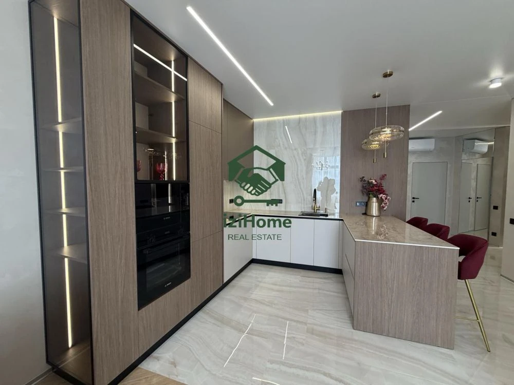Three-room apartment on Kamarina! With designer expensive r