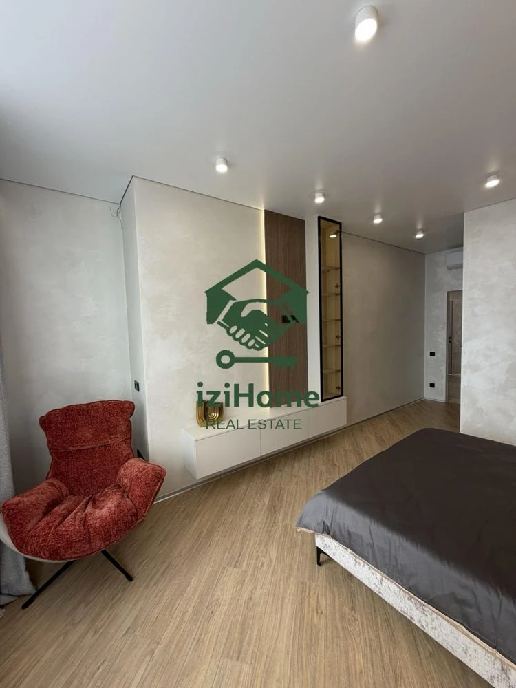 Three-room apartment on Kamarina! With designer expensive r