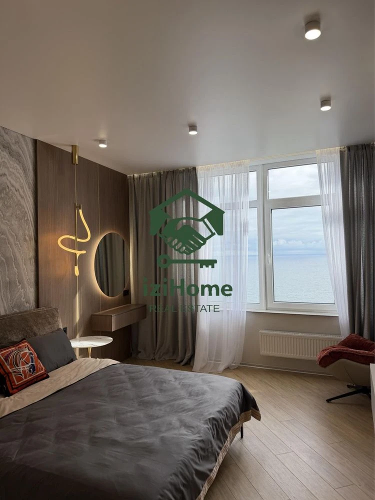 Three-room apartment on Kamarina! With designer expensive r