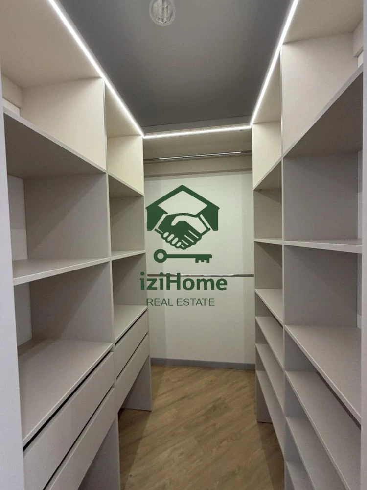 Three-room apartment on Kamarina! With designer expensive r