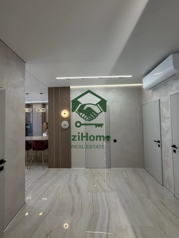 Three-room apartment on Kamarina! With designer expensive r