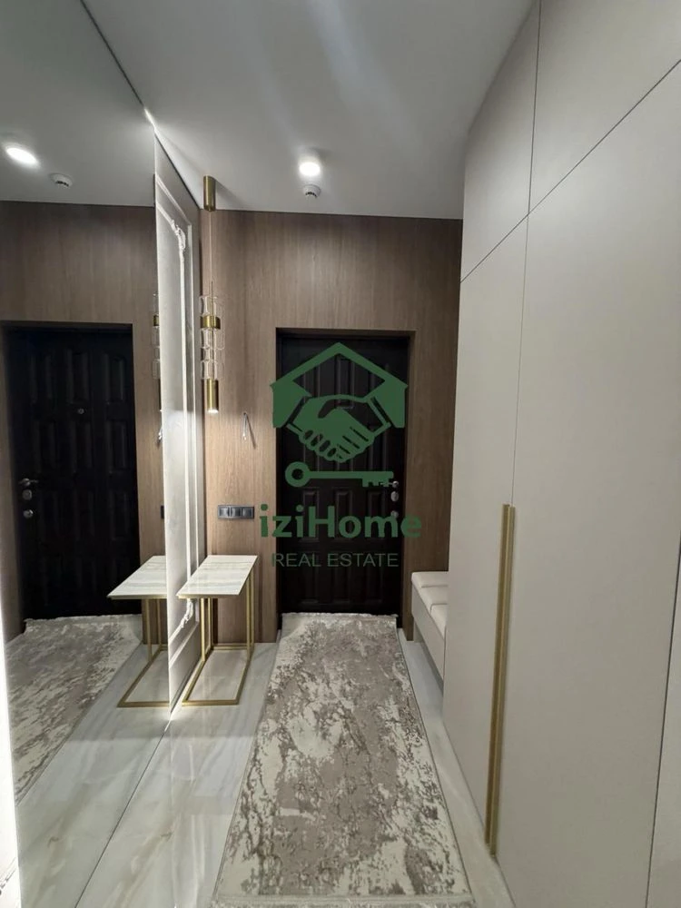 Three-room apartment on Kamarina! With designer expensive r