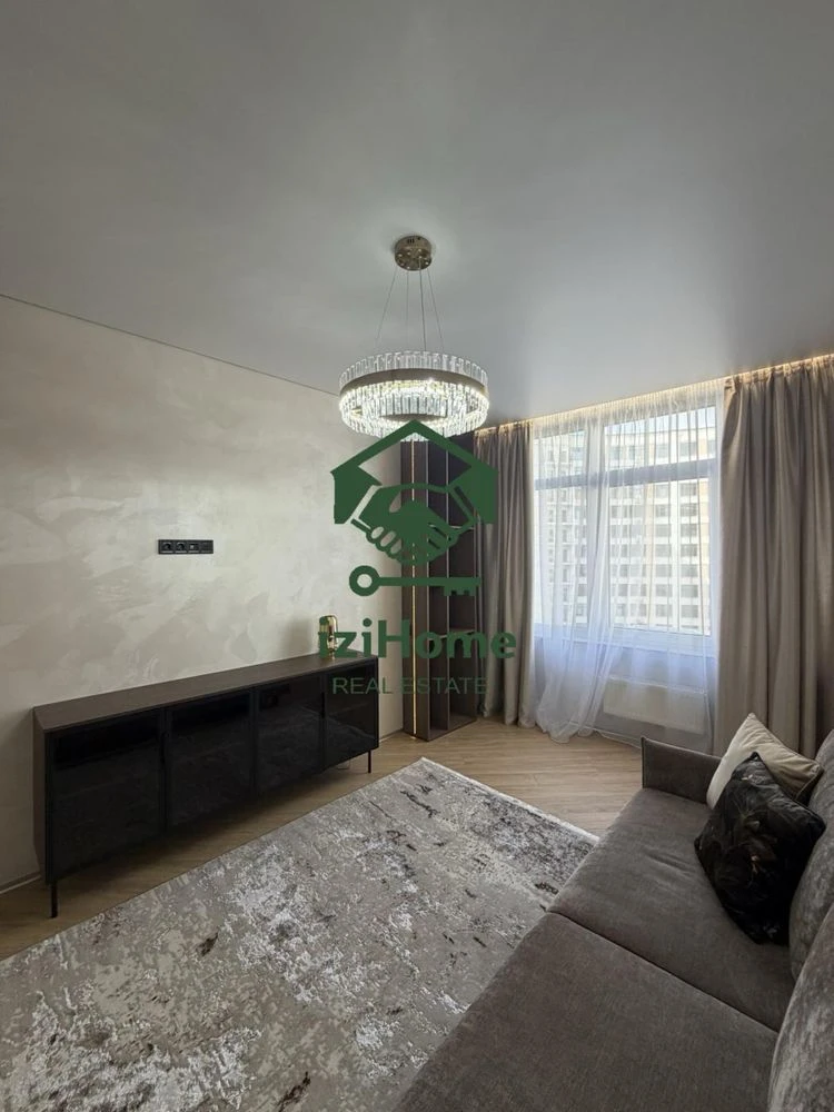 Three-room apartment on Kamarina! With designer expensive r