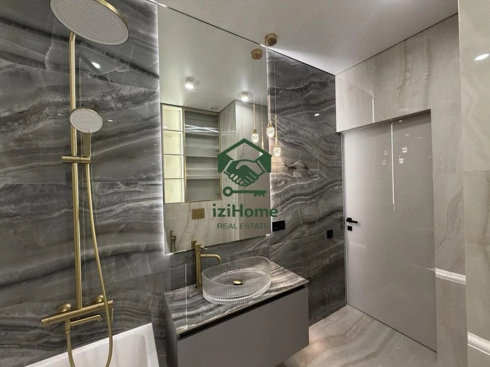 Three-room apartment on Kamarina! With designer expensive r