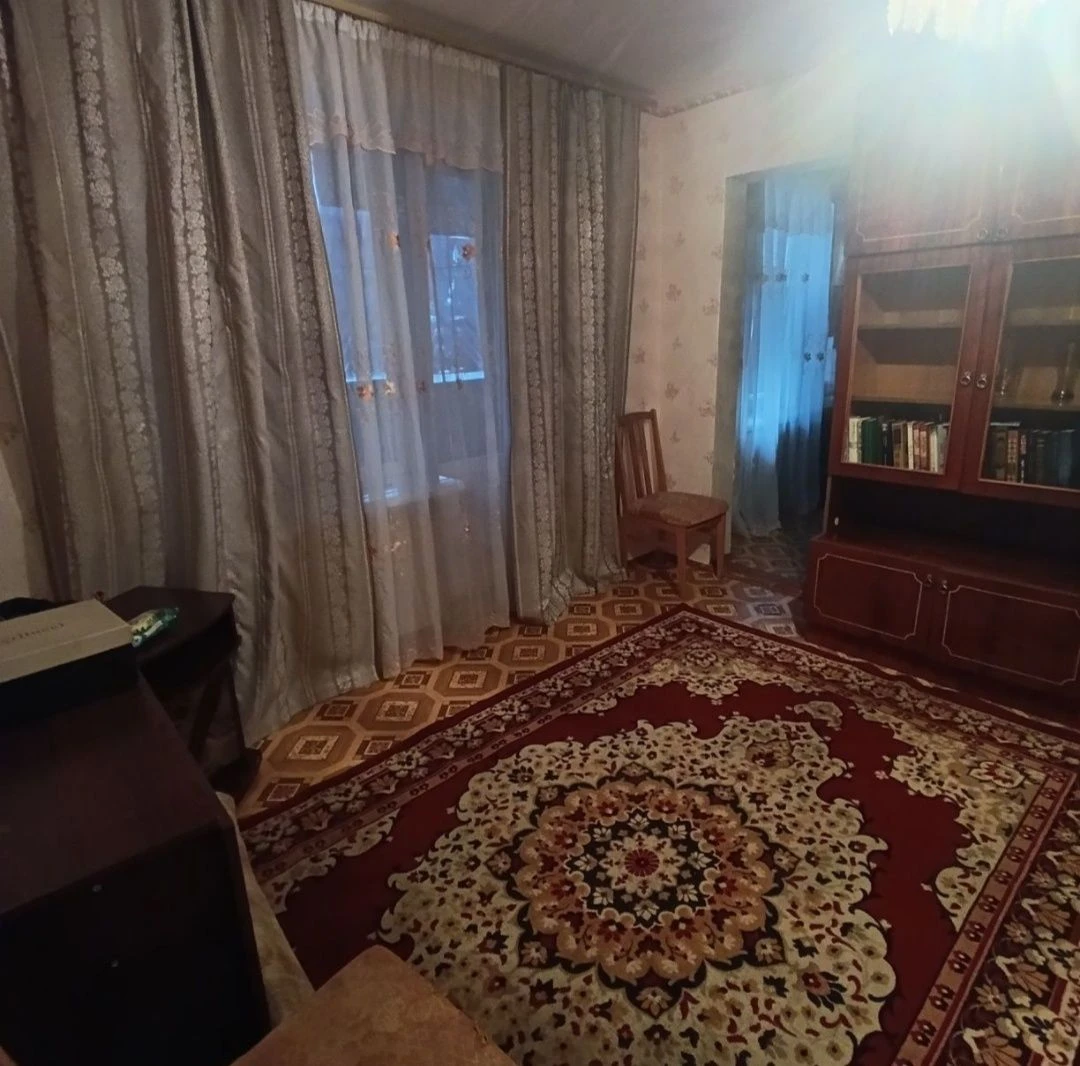 Продаю 2 кім квартиру Космонавтів, косметичний ремонт, мпв,