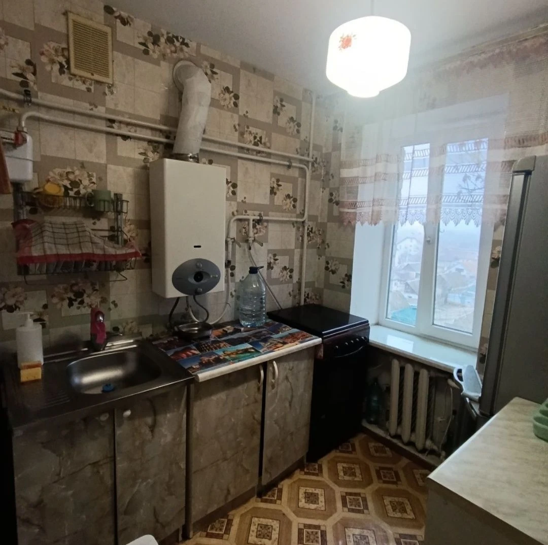 Продаю 2 кім квартиру Космонавтів, косметичний ремонт, мпв,