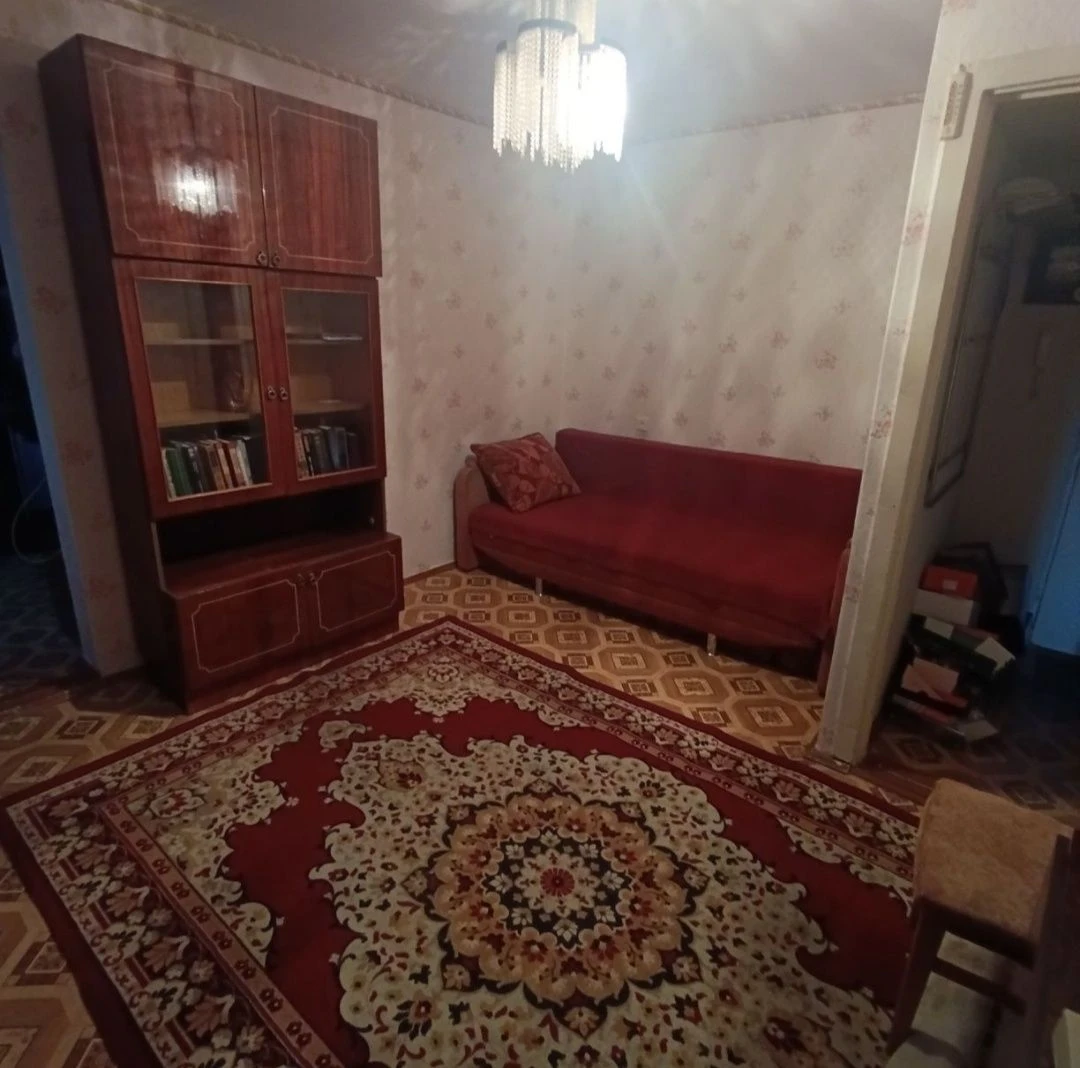 Продаю 2 кім квартиру Космонавтів, косметичний ремонт, мпв,