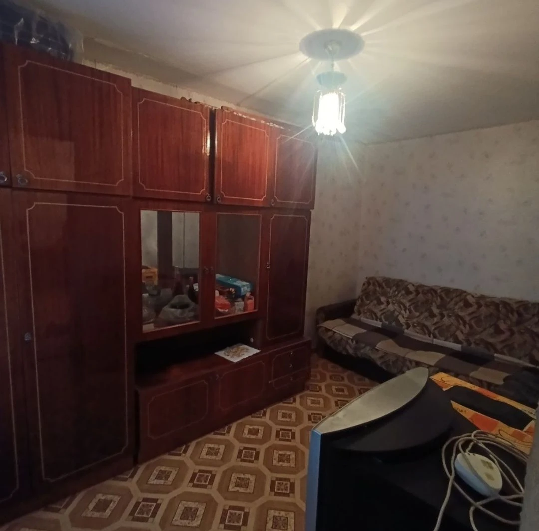 Продаю 2 кім квартиру Космонавтів, косметичний ремонт, мпв,