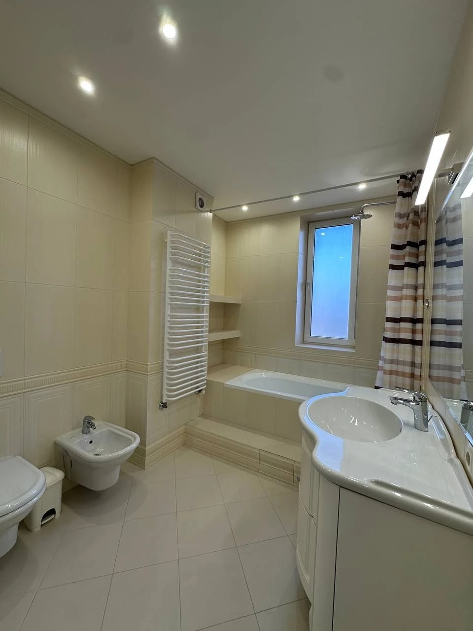 1353 USD per 1 sq m, 3 rooms, new building