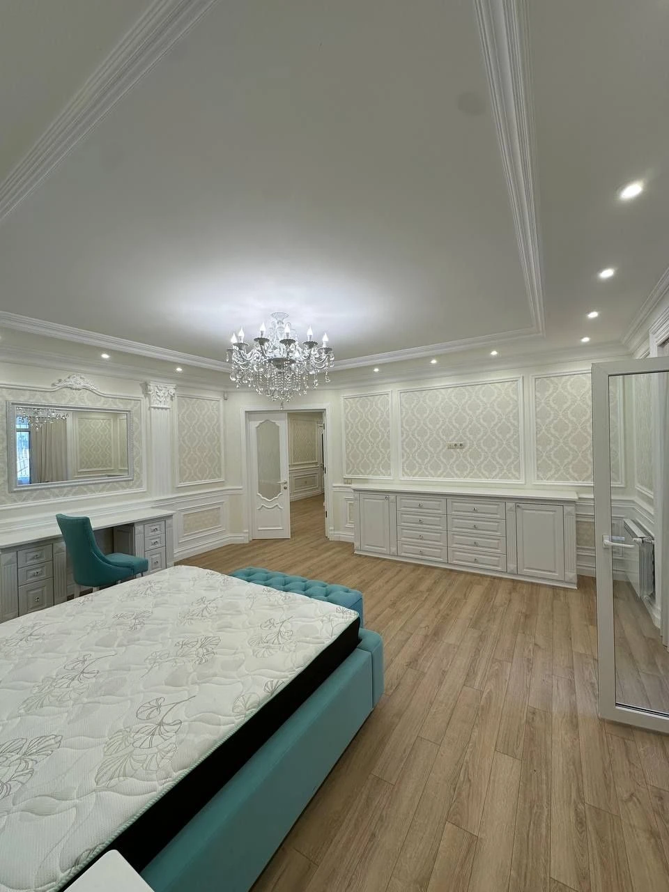1353 USD per 1 sq m, 3 rooms, new building