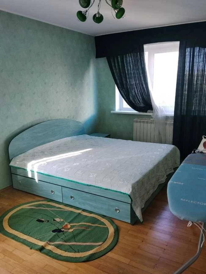 Здам довгостроково 3-к квартиру Київ, Дніпровський, Митропол