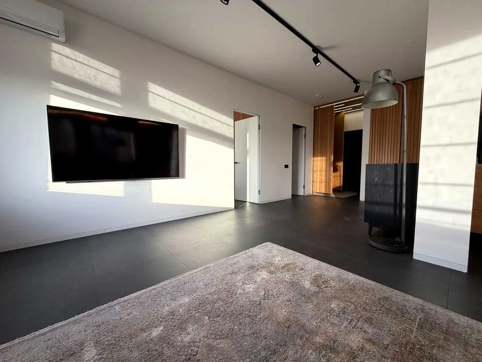 Apartment. Дніprovs'ka naberezhna vul.