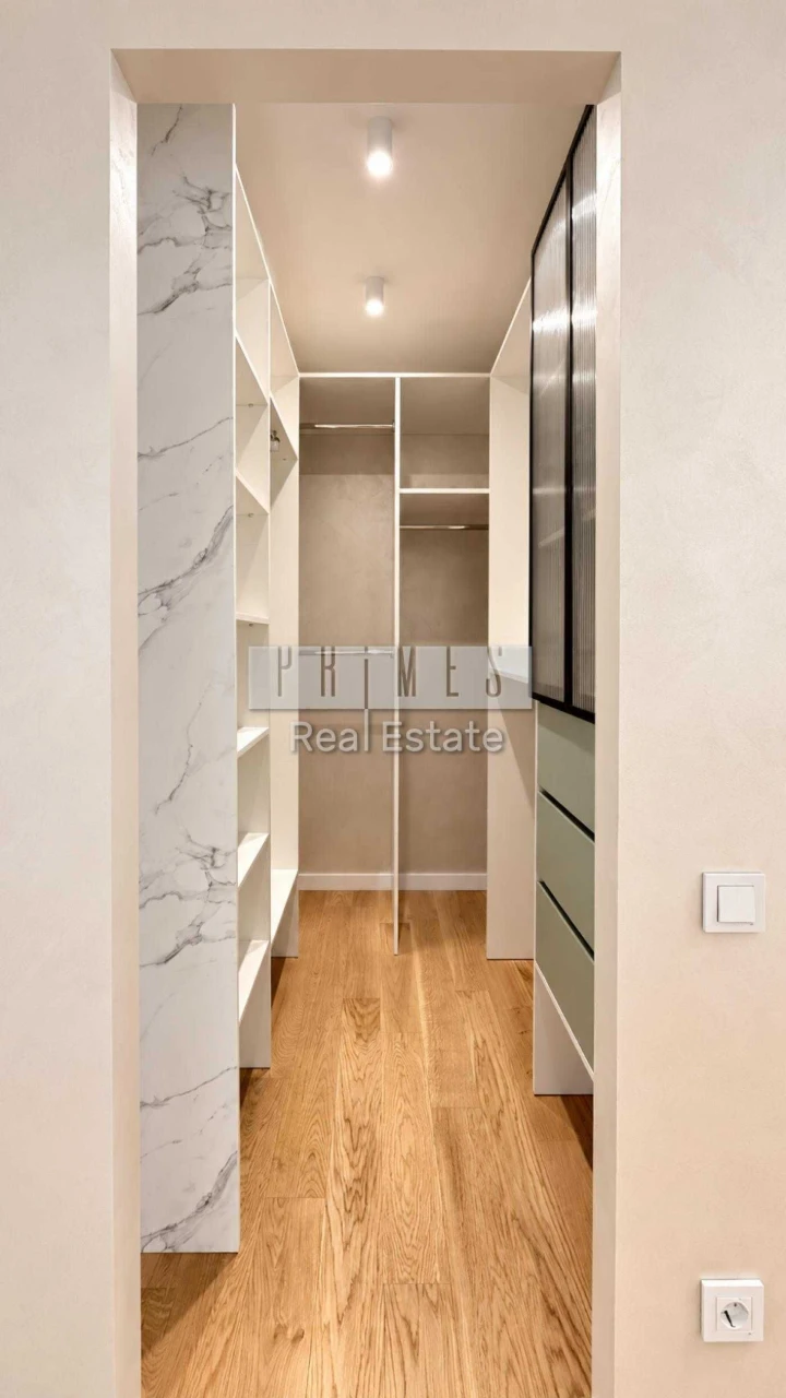 For Sale! Bargain! 2-bedroom apartment 51 sq m in French Quarter