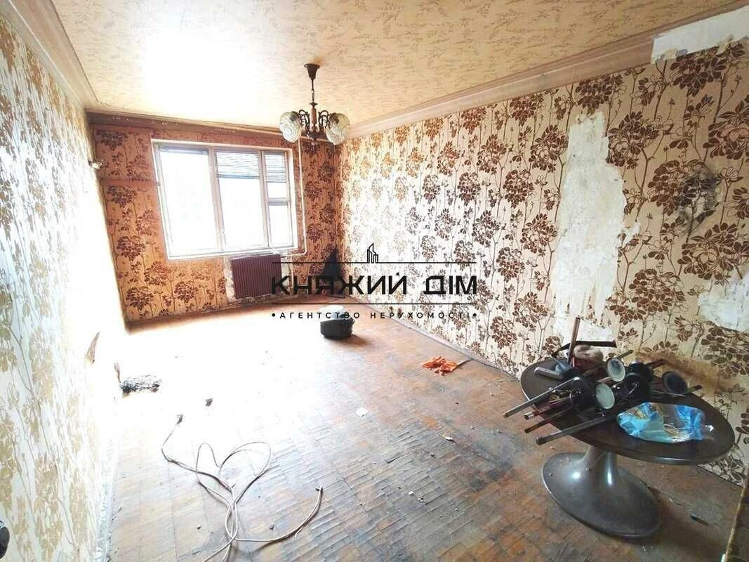 No commission!! For sale 3-room apartment, first house on