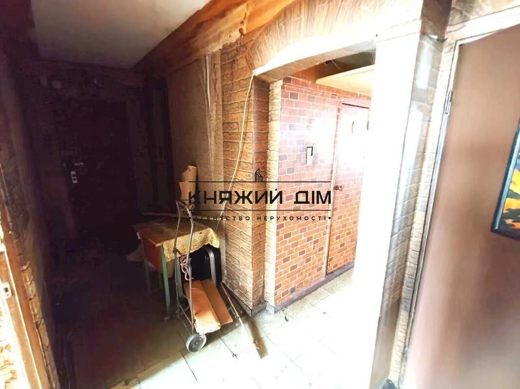 No commission!! For sale 3-room apartment, first house on