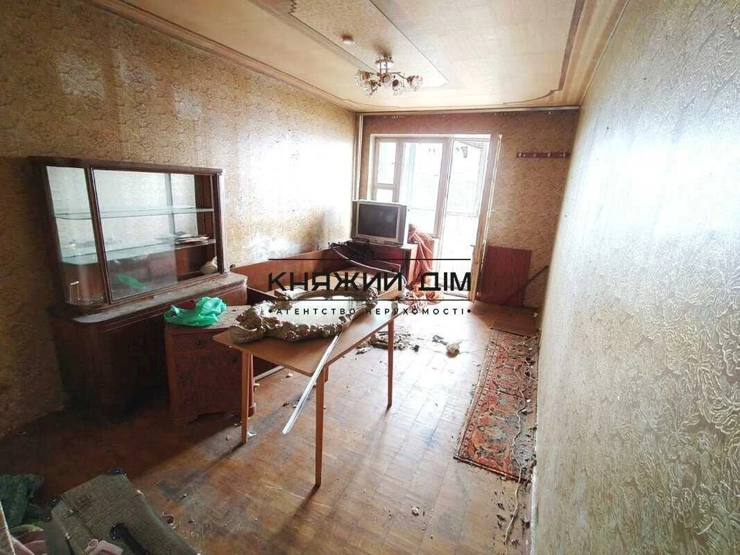No commission!! For sale 3-room apartment, first house on