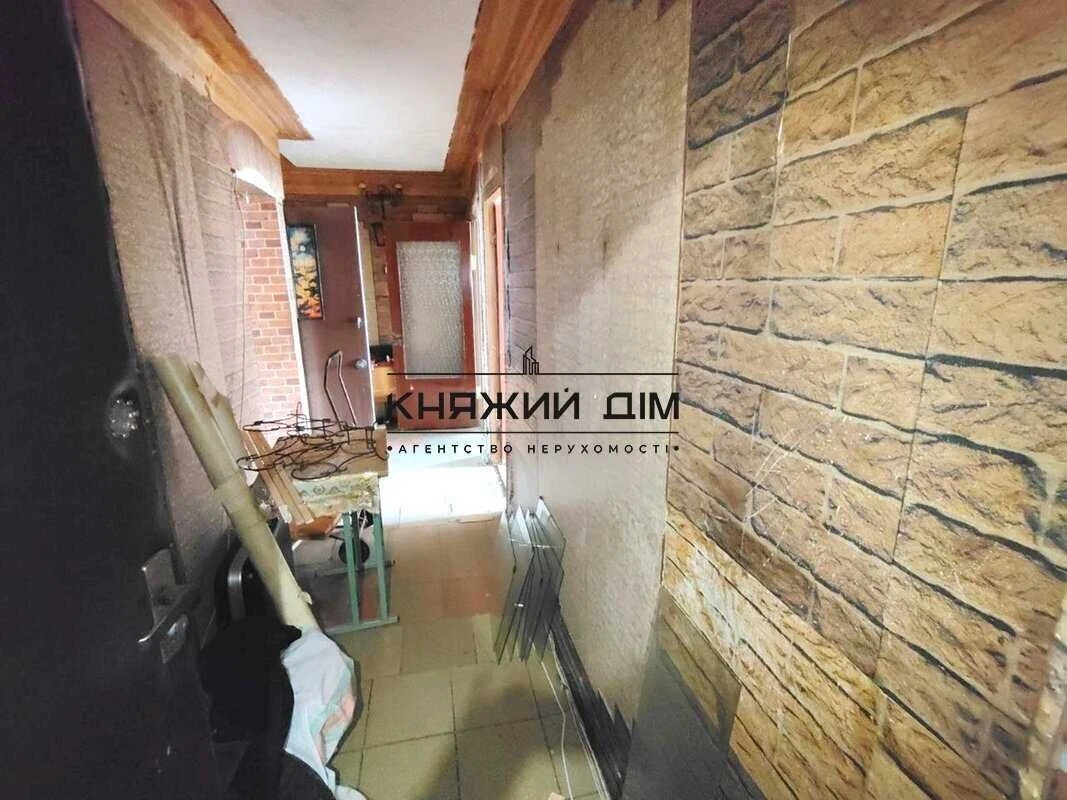 No commission!! For sale 3-room apartment, first house on
